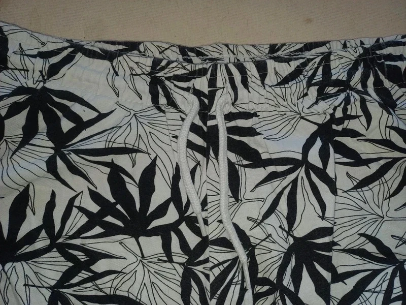 White short with black leaf pattern by Primark, size 36 – photo 2